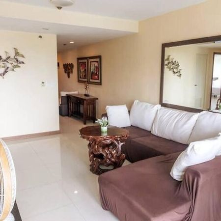 Cozy 2-Bedroom In The Venice Luxury Residences มะนิลา ภายนอก รูปภาพ