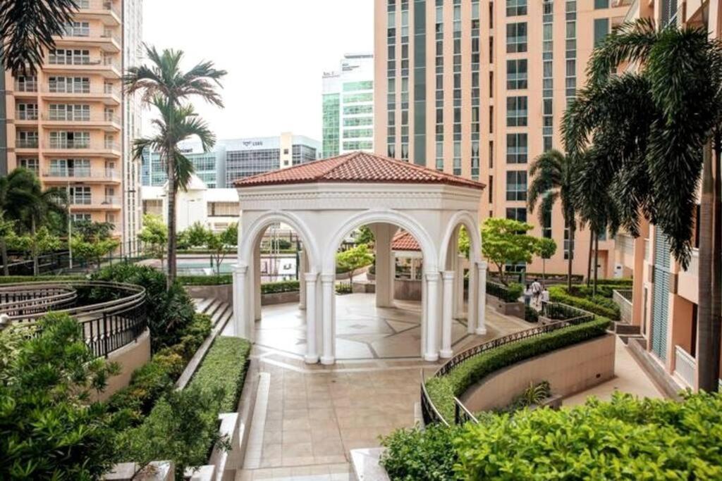 Cozy 2-Bedroom In The Venice Luxury Residences มะนิลา ภายนอก รูปภาพ