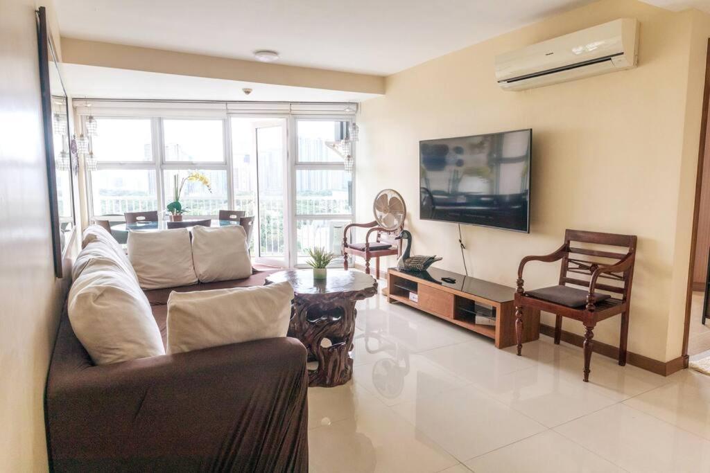Cozy 2-Bedroom In The Venice Luxury Residences มะนิลา ภายนอก รูปภาพ
