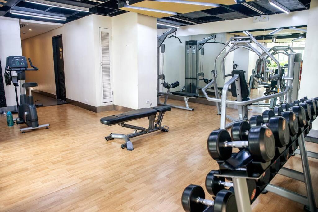 Cozy 2-Bedroom In The Venice Luxury Residences มะนิลา ภายนอก รูปภาพ